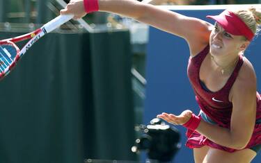 lisicki_stanford_wta_servizio