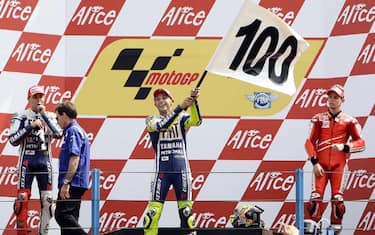 epa01776063 MotoGP world champion Valentino Rossi celebrates his 100th grand prix victory. He won from pole position at the Dutch TT race at Assen, Netherlands, 27 June 2009, and took the lead in the overall standings. The Italian Yamaha rider finished beated his team mate Jorge Lorenzo (L) by more than five seconds and Australian Ducati rider Casey Stoner (R) by more than 23 seconds.  EPA/VINCENT JANNINK