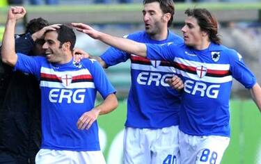 bellucci_riceve_carezze_dai_compagni_samp_catania_548