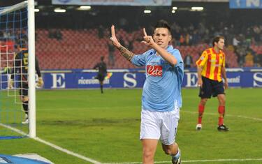 20081213 - NAPOLI - SPO - CALCIO: SERIE A; NAPOLI-LECCE. L'attaccante ceco del Napoli, Marek Hamsik, esulta dopo aver segnato il goal contro il Lecce, questa sera allo stadio San Paolo di Napoli.
ANSA/CIRO FUSCO/DRN 