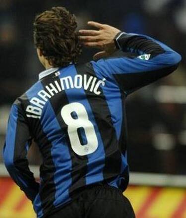 sport_calcio_estero_ibra_spalle_maglia_inter