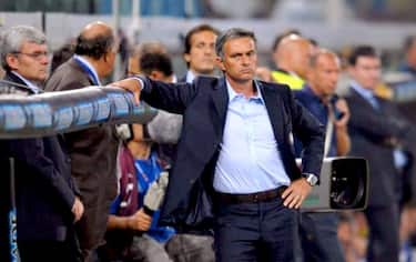 mourinho_in_piedi_548x345