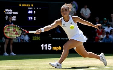epa13097962 Jasmine Paolini of Italy in action during her Women's Singles quarter-final match against Marta Kostyuk of Ukraine at the Wimbledon Championships in London, Britain, 08 July 2026.  EPA/DANIEL HAMBURY