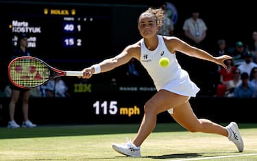 epa13097962 Jasmine Paolini of Italy in action during her Women's Singles quarter-final match against Marta Kostyuk of Ukraine at the Wimbledon Championships in London, Britain, 08 July 2026.  EPA/DANIEL HAMBURY