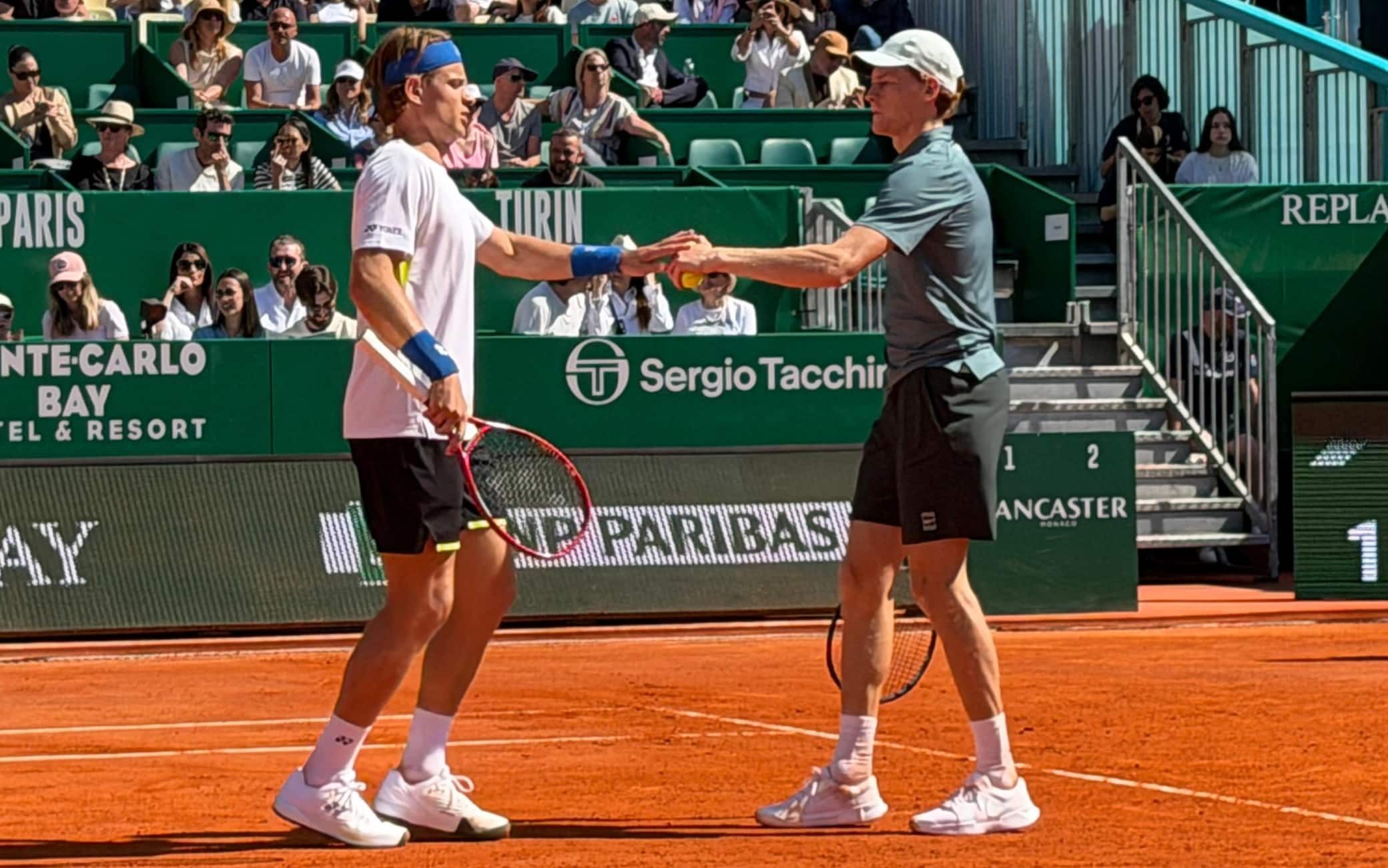 Sinner rinuncia al doppio con Bergs: ritiro agli ottavi dell'Atp Montecarlo 2026