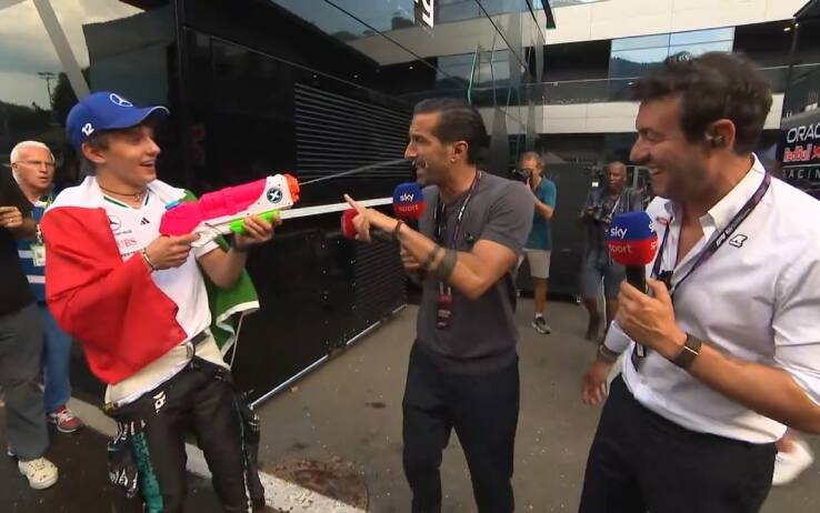 F1, Antonelli: "Sorrido ma non sono contento". Poi il saluto a Sinner e la gag su Sky