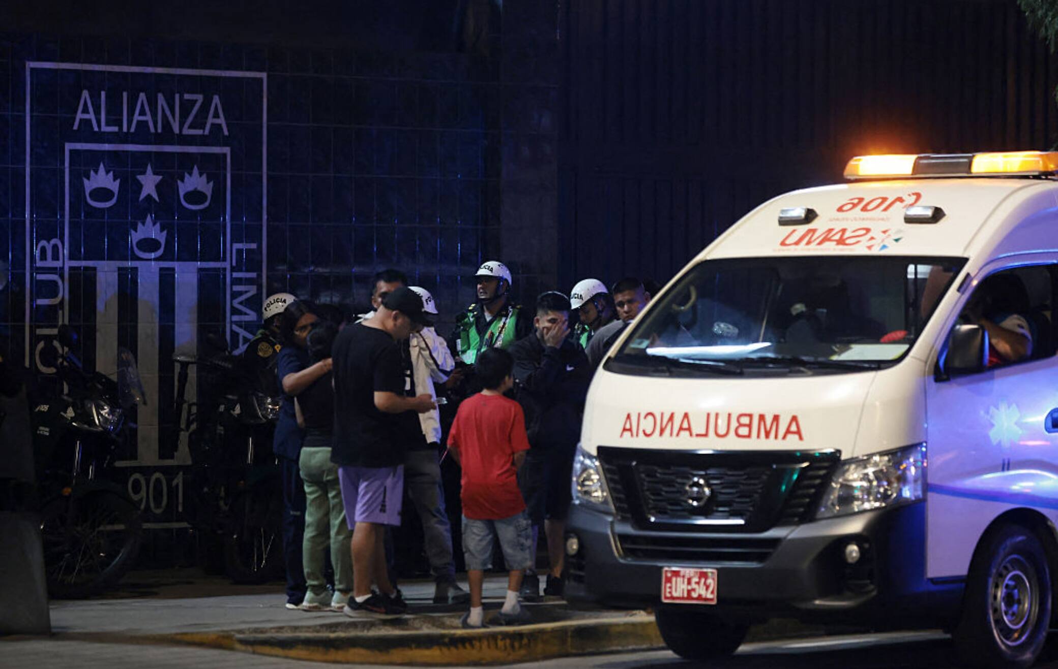 Perù, un morto e 47 feriti allo stadio di Lima durante raduno tifosi. Le news