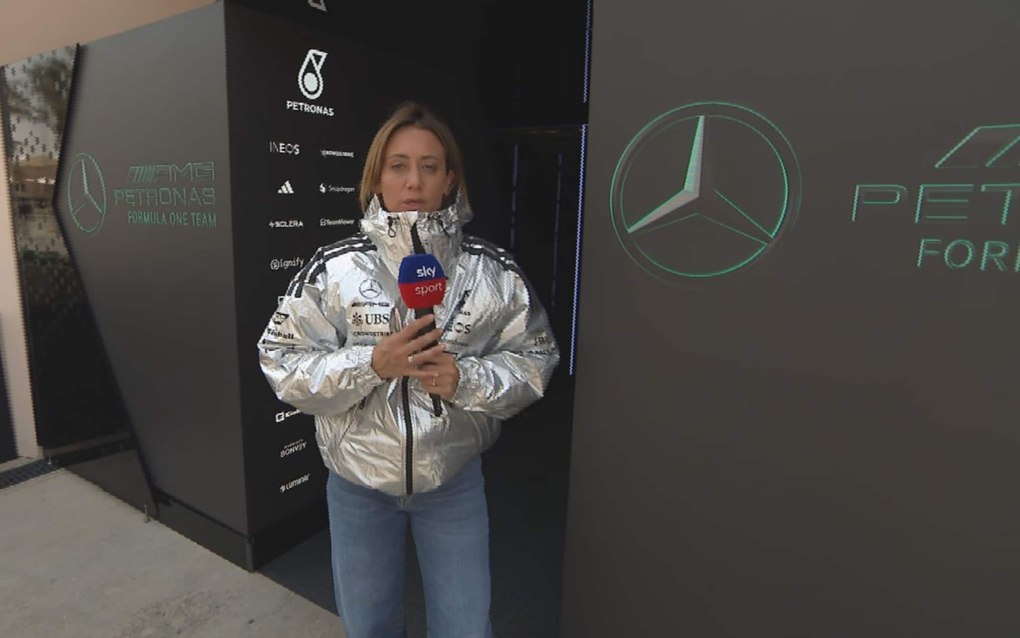 Mercedes F1, giubbotto refrigerante provato da Mara Sangiorgio