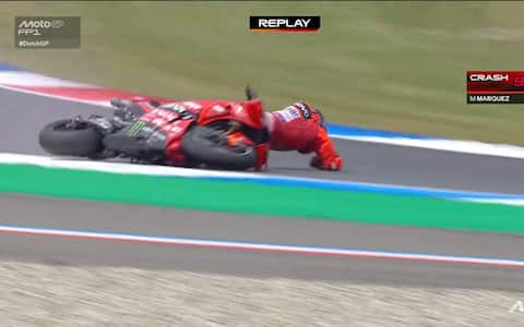 Marc Marquez, la caduta nelle prove libere del GP Assen. VIDEO | Sky Sport