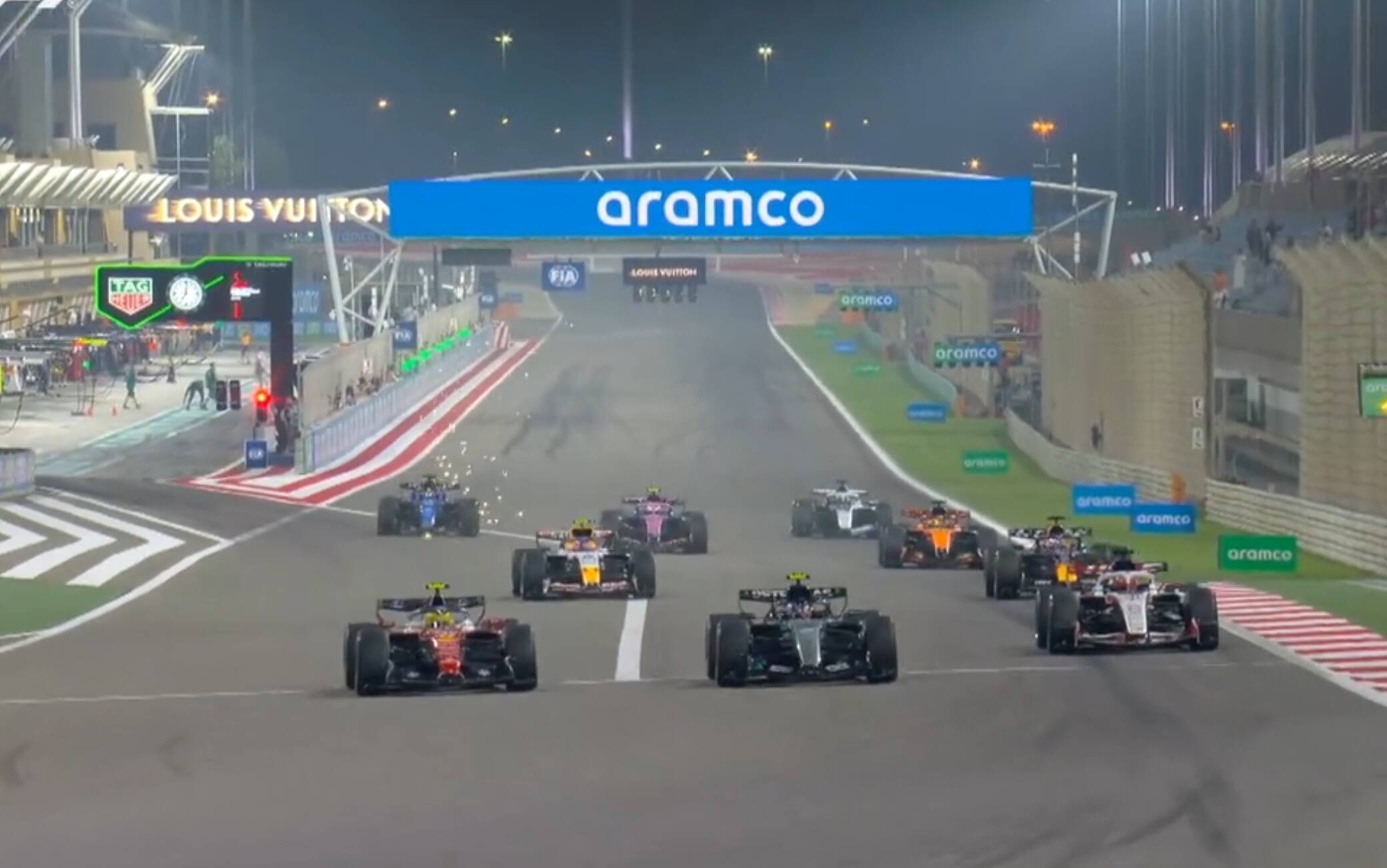 Test F1, prove di partenza in Bahrain: super spunto della Ferrari di Hamilton. VIDEO