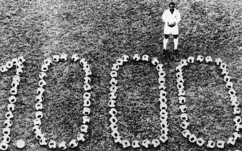 UN DIA COMO HOY 19 DE NOVIEMBRE DE 1969 PELE CONVIERTE SU GOL NÚMERO 1