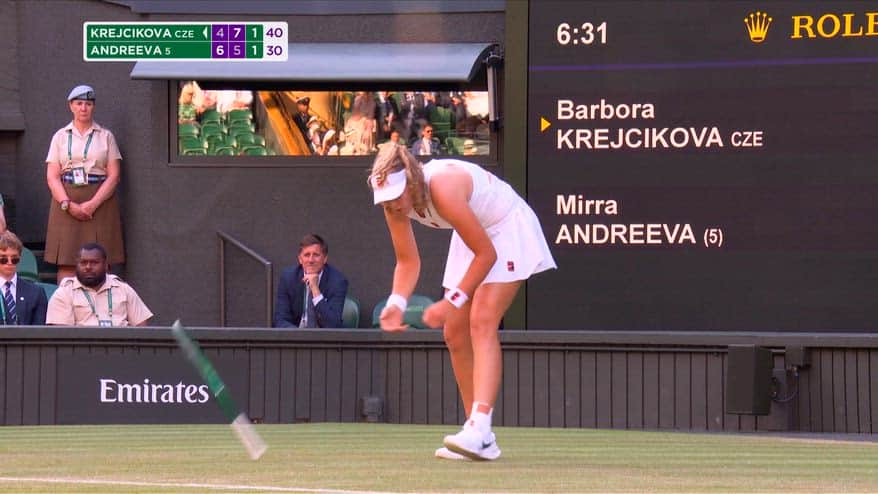 Andreeva rompe il braccialetto nel match contro Krejcikova