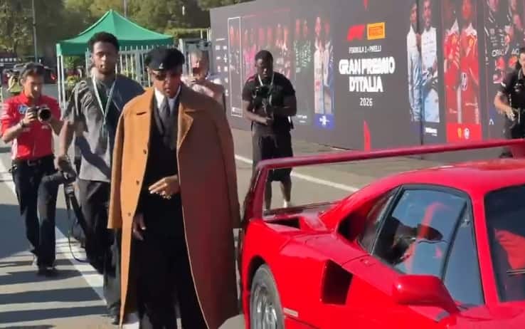 Hamilton a Monza su una Ferrari F40: l'arrivo con la Rossa ritrovata dopo 30 anni