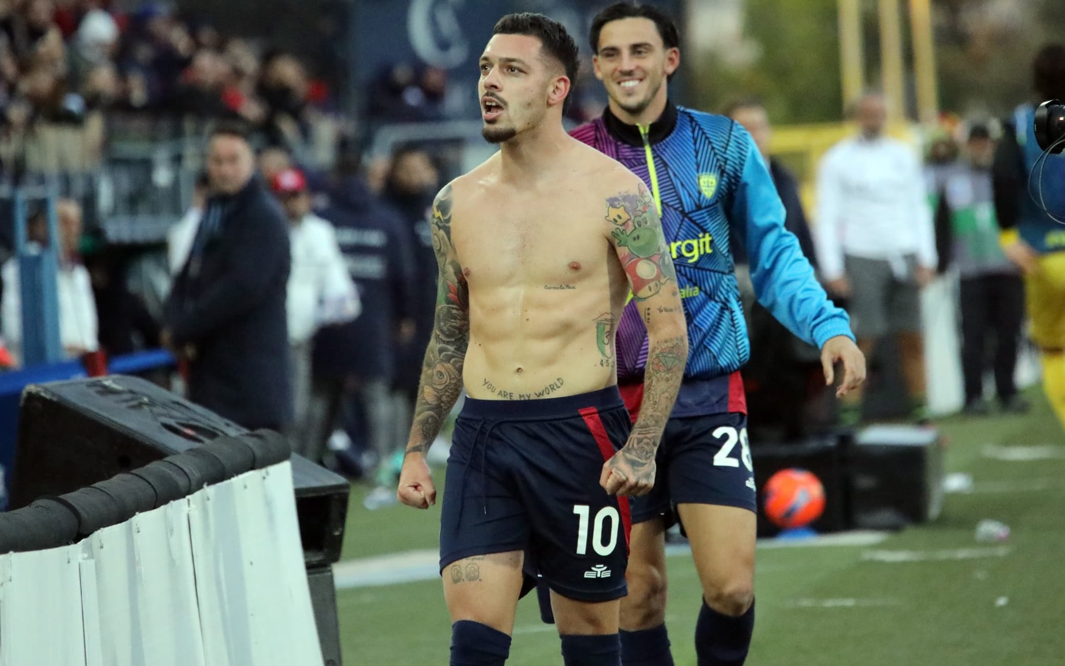 La Roma (in dieci) va ko a Cagliari: finisce 1-0!