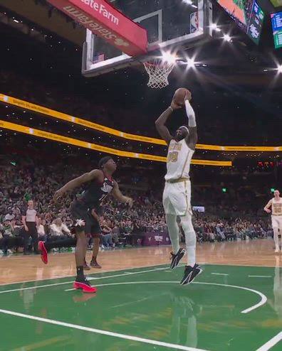 NBA, doppia doppia per Neemias Queta contro Philadelphia