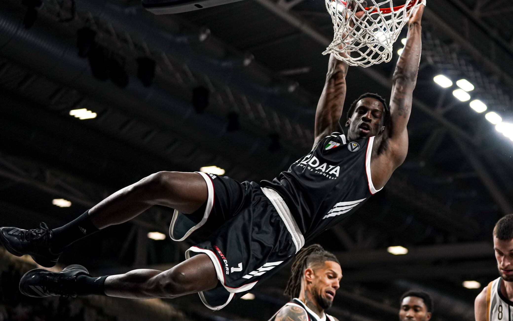 Playoff Serie A, la Virtus Bologna spazza via Trento 102-71 in gara-1. Highlights
