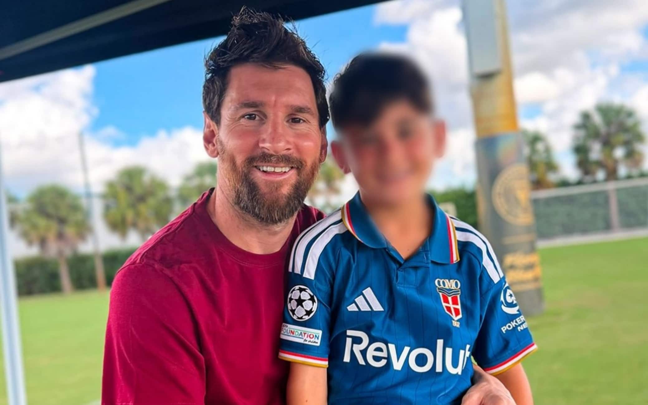 Messi: il figlio Ciro indossa la maglia del Como in uno scatto social