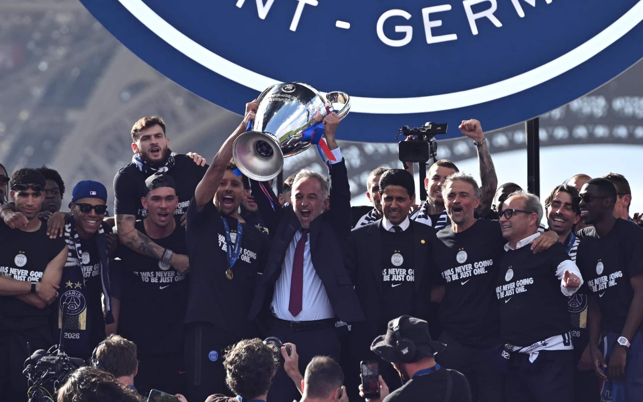 Psg, parata a Parigi per festeggiare la vittoria della Champions. FOTO