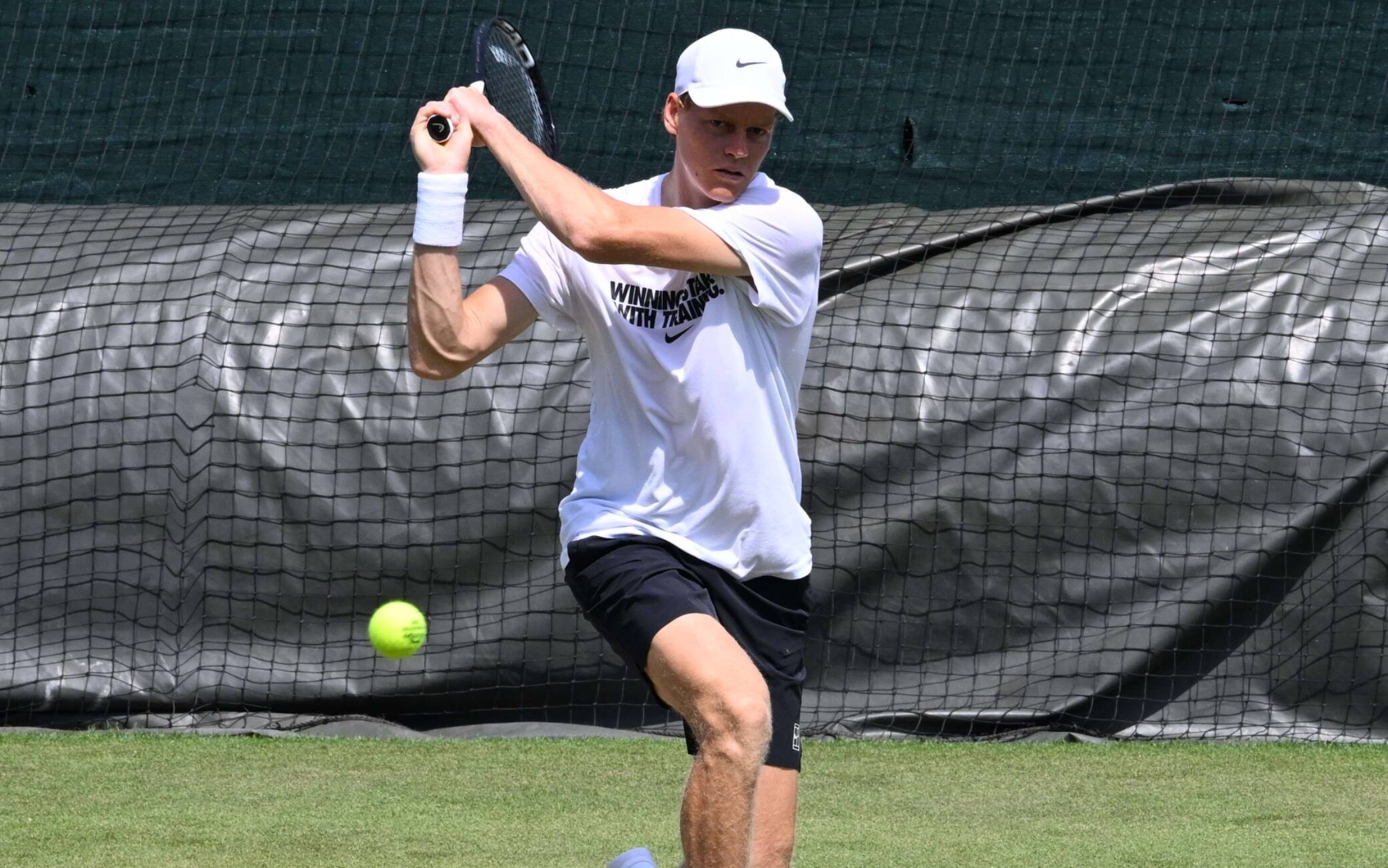 Sinner a Wimbledon, l'allenamento prima del match con Mochizuki