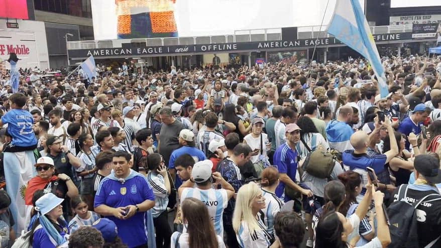Banderazo Argentina: l'invasione dei tifosi a Times Square