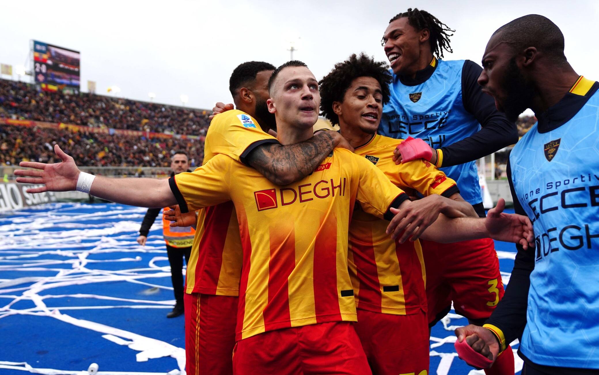 Lecce-Cremonese 2-1, gol di Pierotti e Stulic nello scontro salvezza
