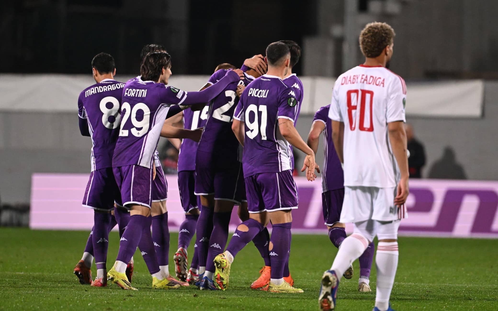 Fiorentina-Rakow 2-1, gol e highlights: decisivo il rigore Gudmundsson al 92'