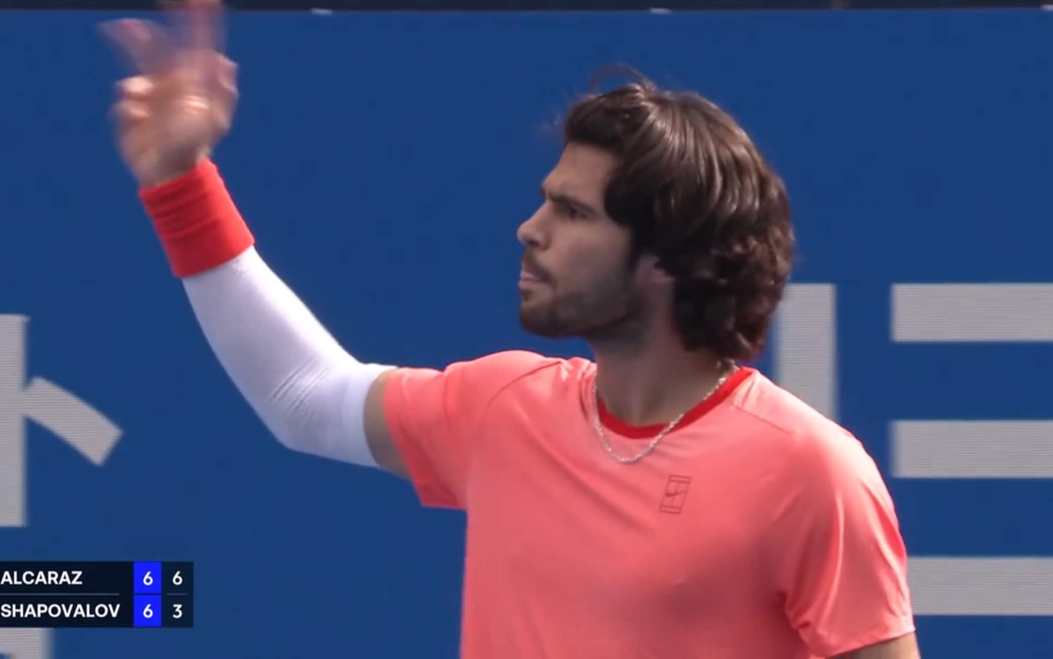 Alcaraz incanta a Tokyo: punto splendido per vincere il set contro Shapovalov. VIDEO