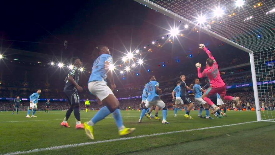 Donnarumma, che riflessi! Parata strepitosa in City-Real