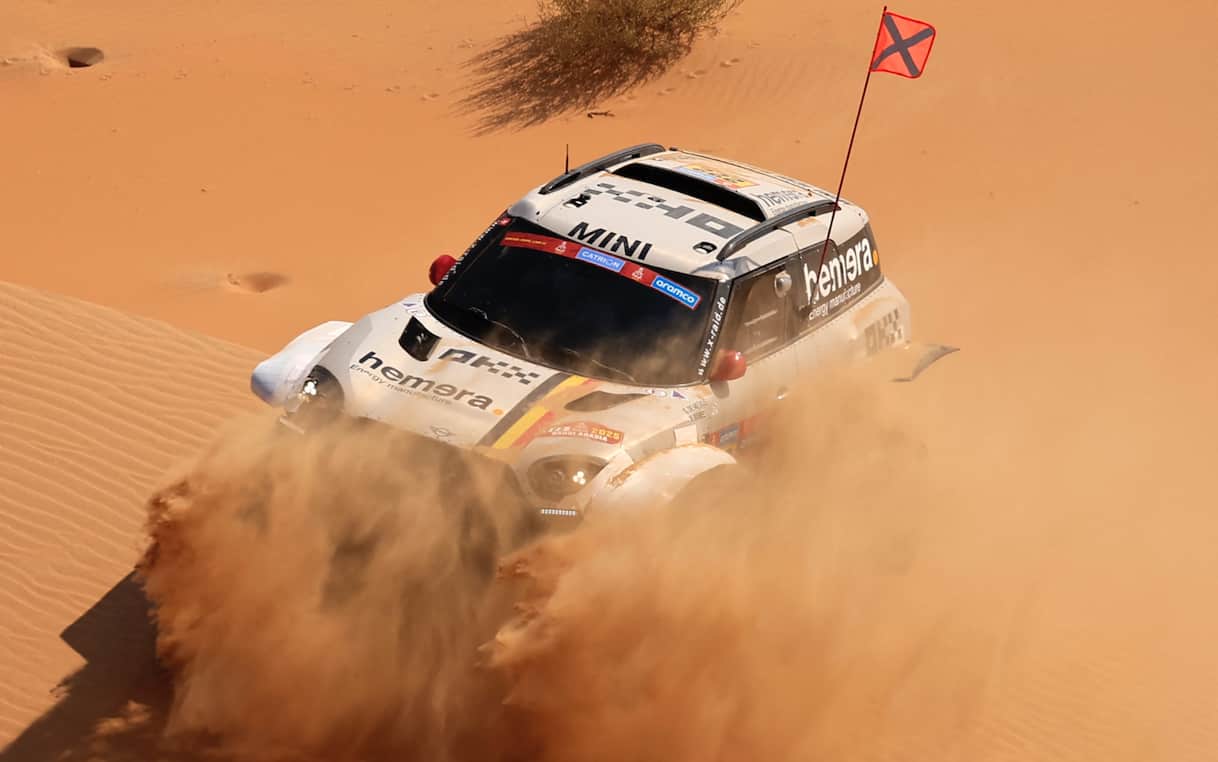 https://sport.sky.it/assets/images/b9d6f38cf95de096a665d18e35e2cb0eda0bbeff/skysport/it/motori/2026/01/04/dakar-2026-risultati-tappa-1-classifica/Dakar_tappa1.jpg?im=Resize,width=1218