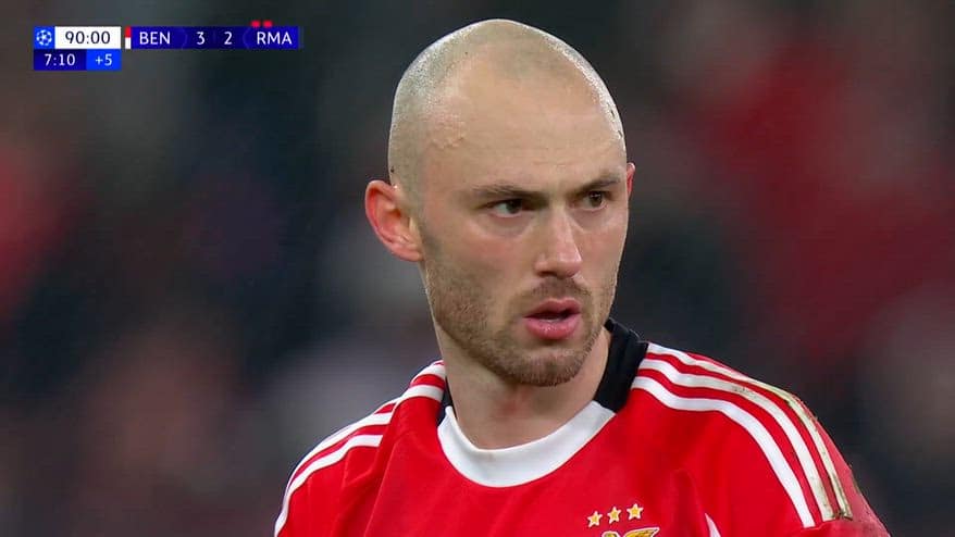 Gol del portiere, il Benfica aggancia i playoff al 98'