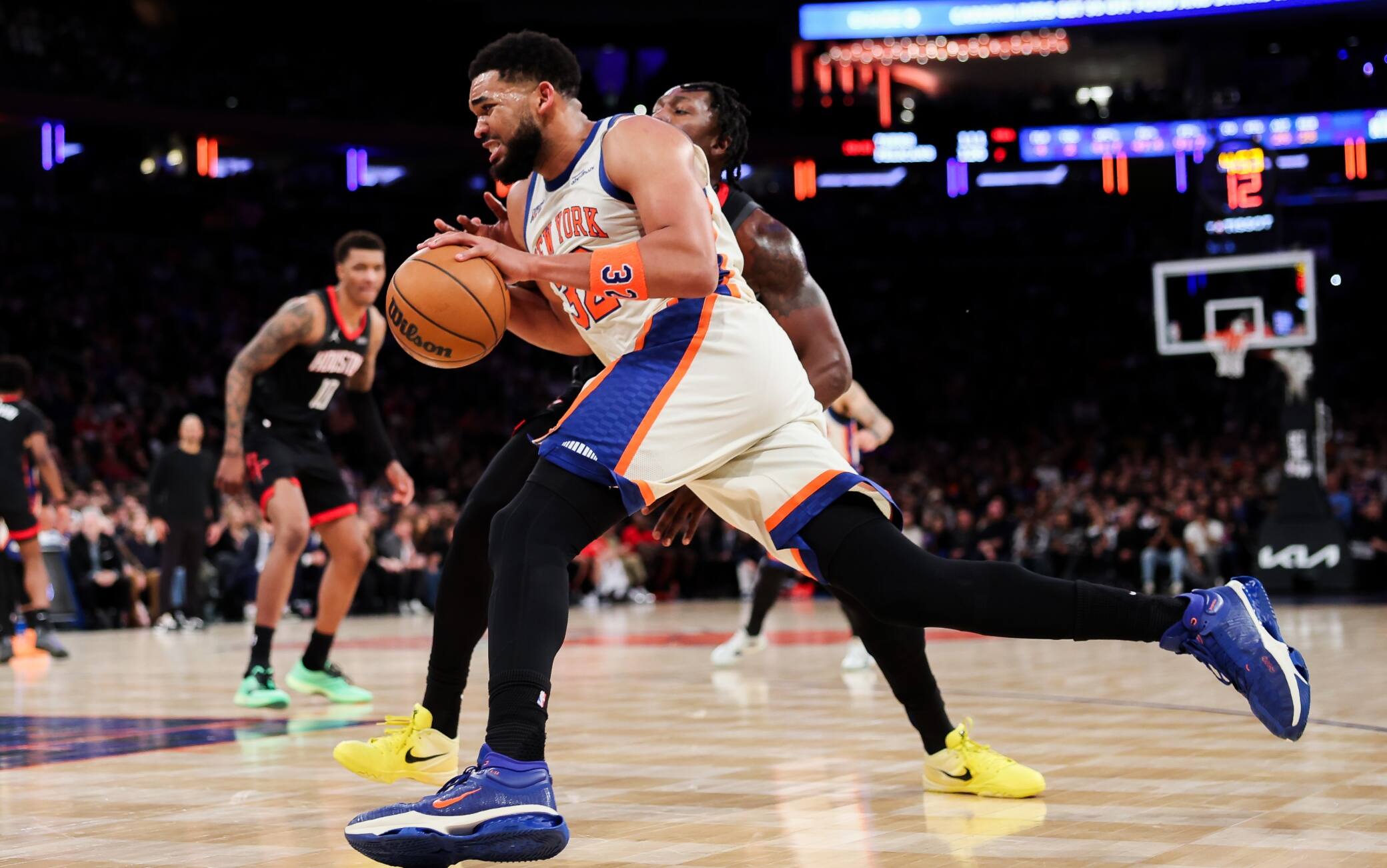  NBA, i risultati della notte: New York batte Houston in rimonta, vittorie di Suns e Spurs