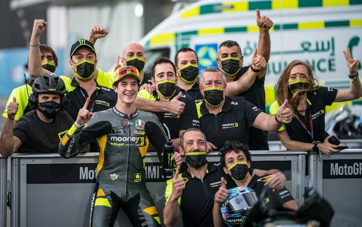 La gioia di Celestino Vietti e del Mooney VR46 Racing Team dopo la vittoria di Losail