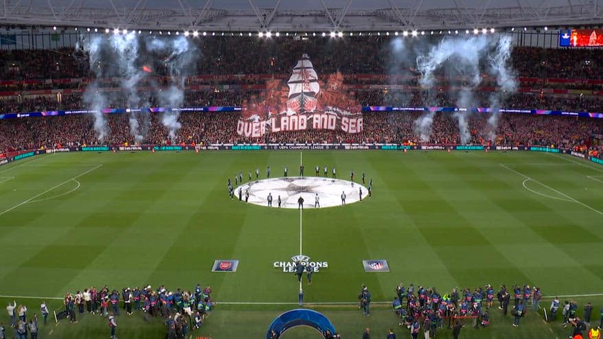 Arsenal, la spettacolare coreografia contro l'Atletico