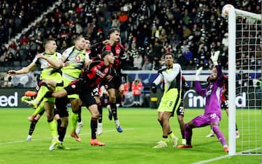 A Francoforte 6 gol, Borussia trova il pari al 95'