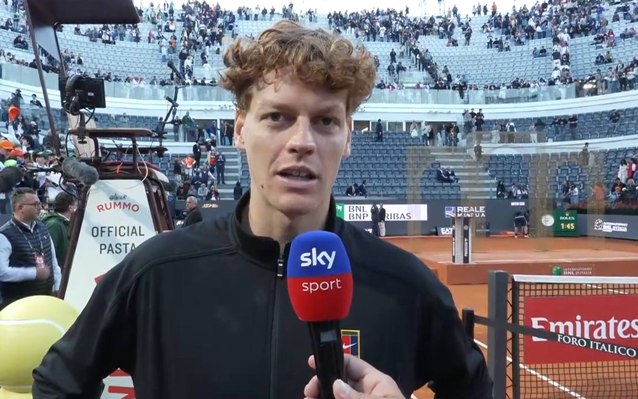 Sinner, il messaggio a Sky dopo la vittoria a Roma: "Voi tifosi la mia arma in più". VIDEO
