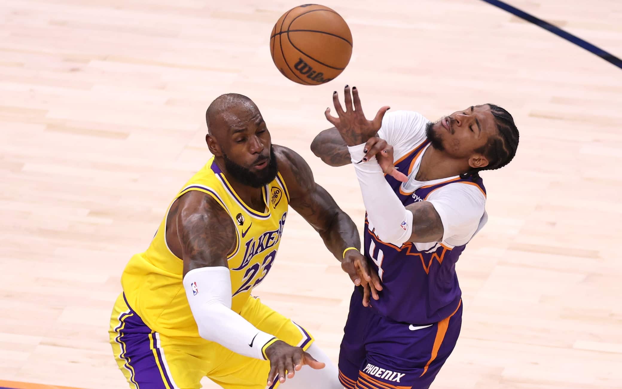 NBA, i risultati della notte: Lakers beffati a Phoenix, 11^ di fila per San Antonio