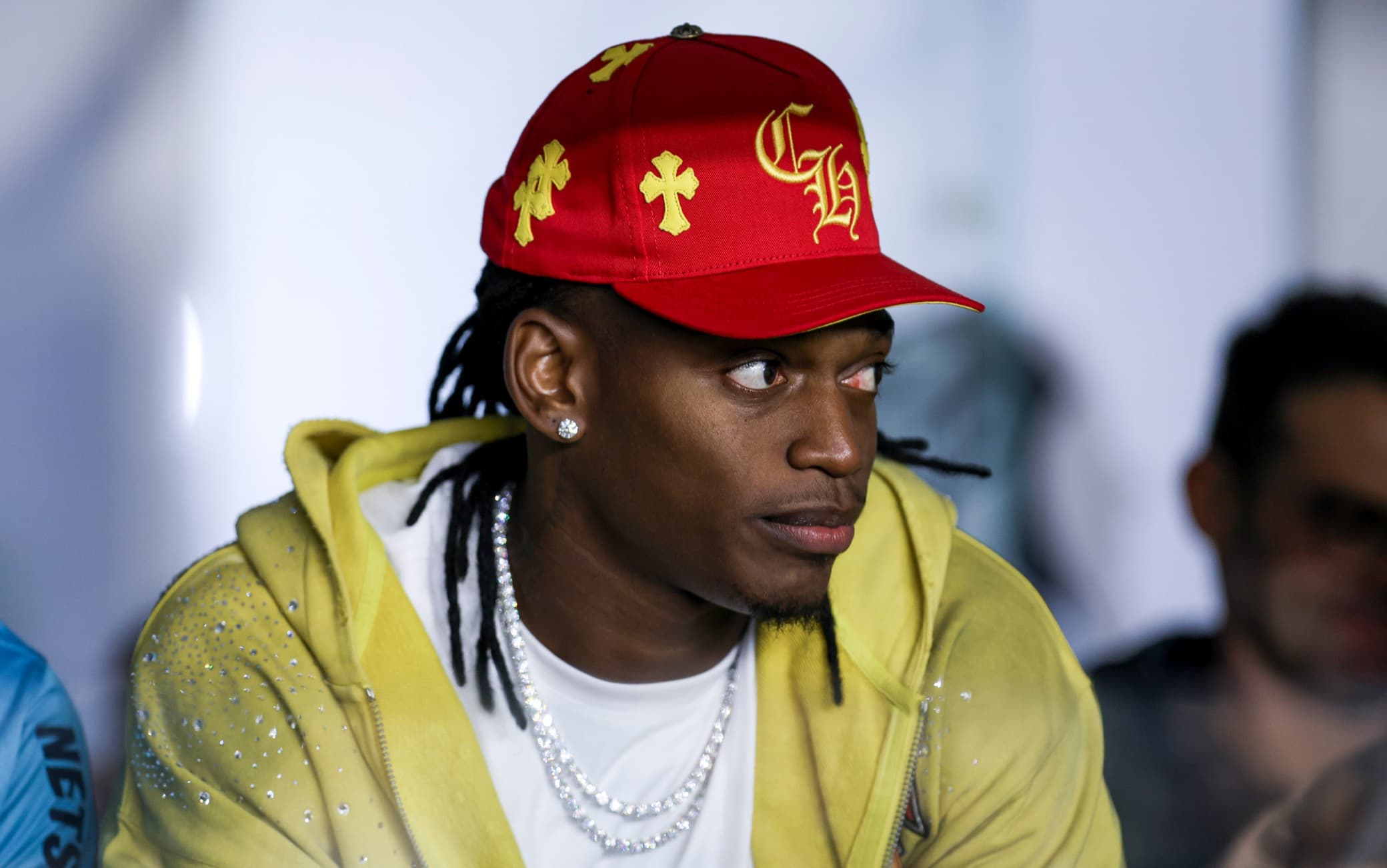Leao va allo stadio a vedere l'idolo d'infanzia Neymar e lui gli regala la maglia