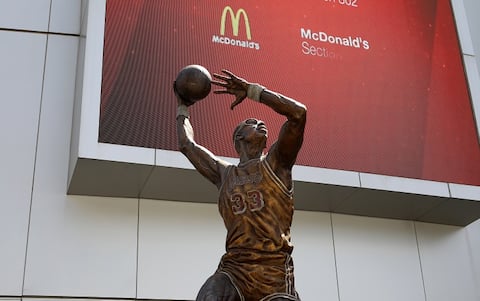 LOS ANGELES - SEPTEMBER 11:  Julie Rottblatt Amrany and Omri Amrany's statue of former Los Angeles Lakers basketball player Kareem Abdul Jabbar stands in Star Plaza at Staples Center, home of the Los Angeles Lakers, Los Angeles Clippers and Los Angeles Sparks basketball teams and Los Angeles Kings hockey team in Los Angeles, California on September 11, 2017.  MANDATORY MENTION OF THE ARTIST UPON PUBLICATION - RESTRICTED TO EDITORIAL USE.  (Photo By Raymond Boyd/Getty Images)
