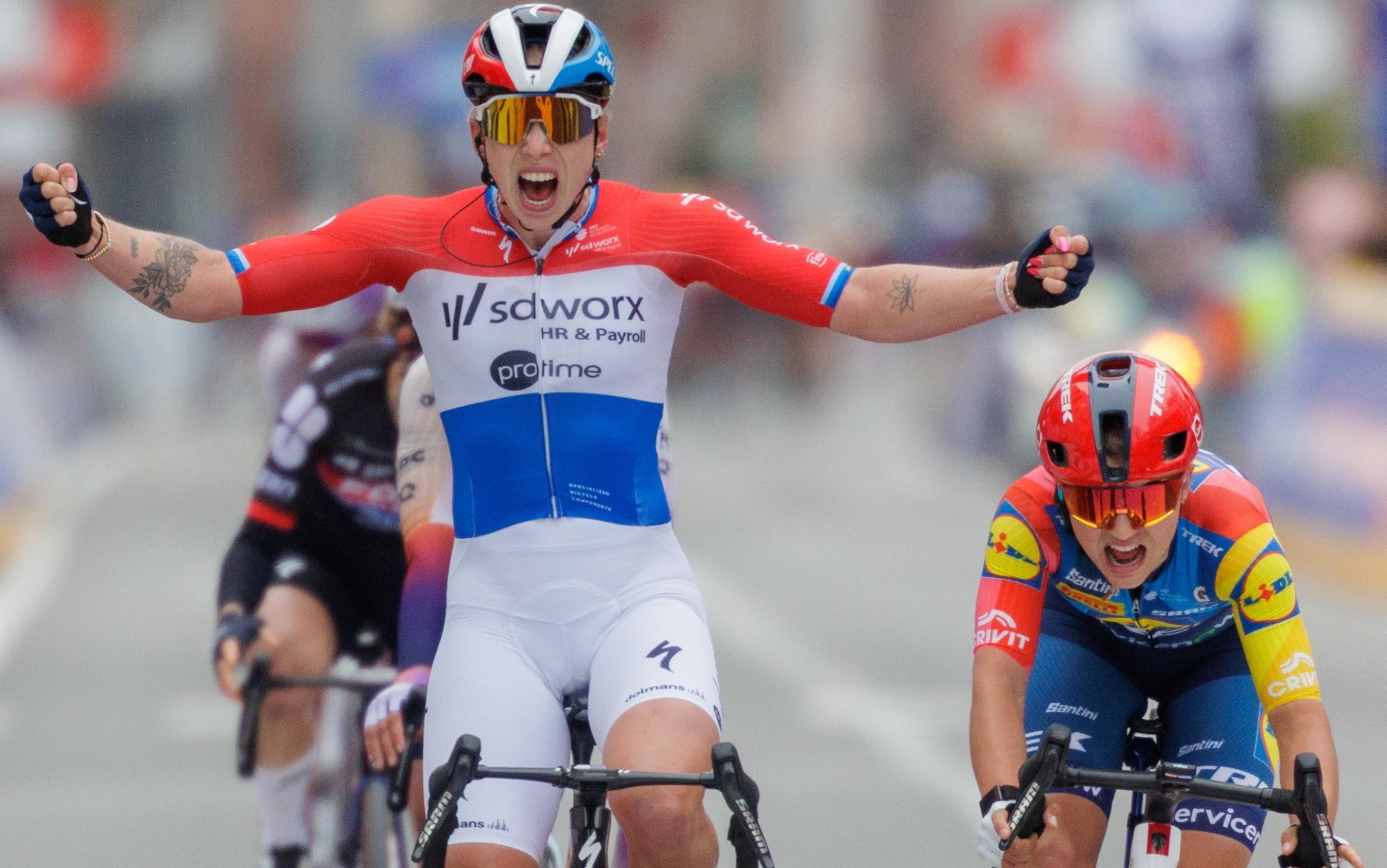 Giro Italia Donne, Wiebes vince la tappa di Ravenna e conquista la maglia rosa