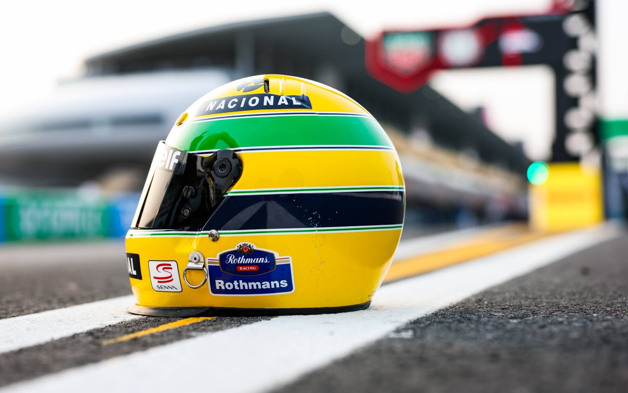 F1, un collezionista acquista il casco che Senna indossò nel 1994