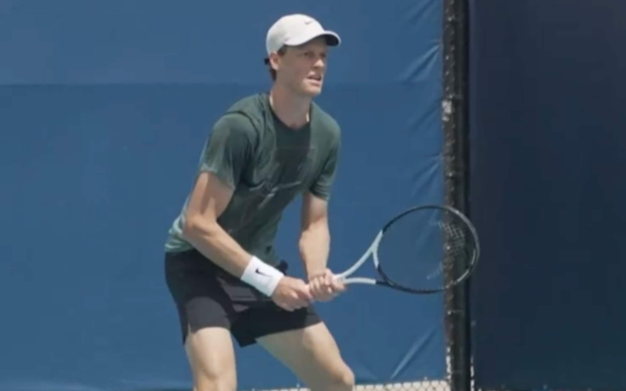 Sinner, l'allenamento all'Atp Miami verso l'esordio con Dzumhur. VIDEO
