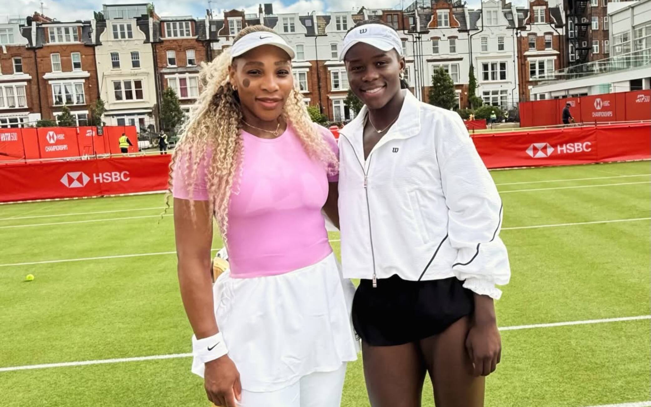 Atp Queen's, Serena Williams si prepara al ritorno: allenamento con Mboko