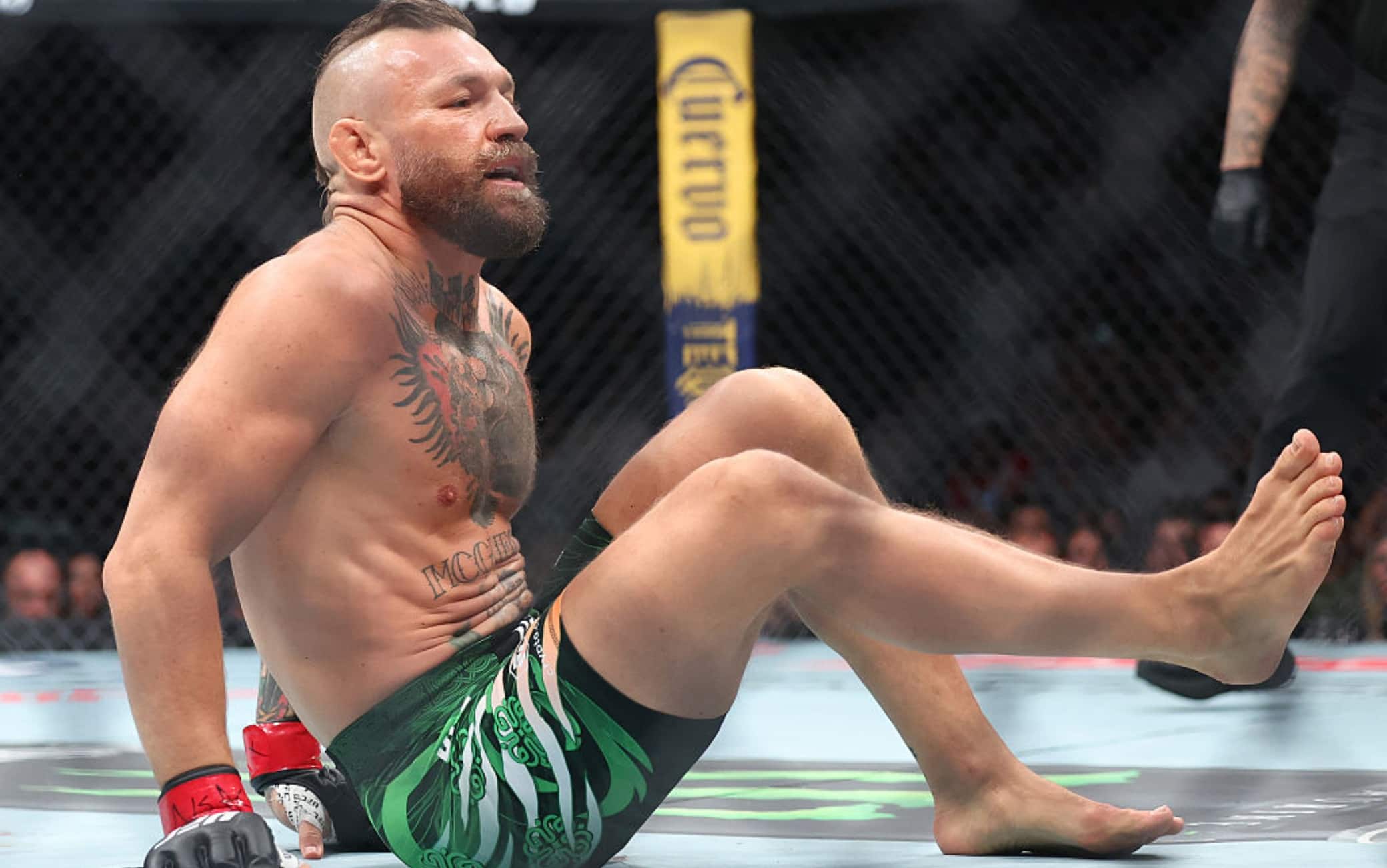 Conor McGregor si opera dopo l'infortunio al crociato: "Riabilitazione e rientro"