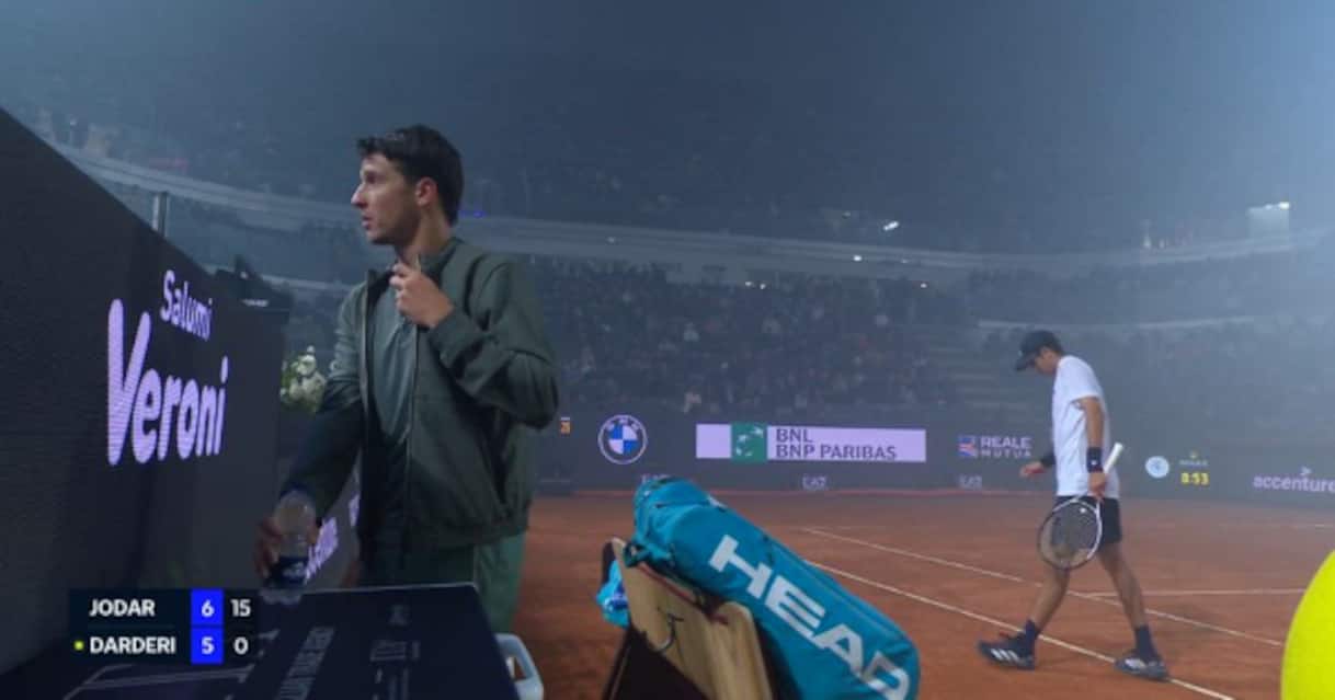 https://sport.sky.it/assets/images/c155d8ae969d2f03cc22bece152620129cd5d847/skysport/it/tennis/video/2026/05/14/darderi-jodar-interruzione-fumogeni-olimpico-1097755/darderi_jodar.jpg?im=Resize,width=1218