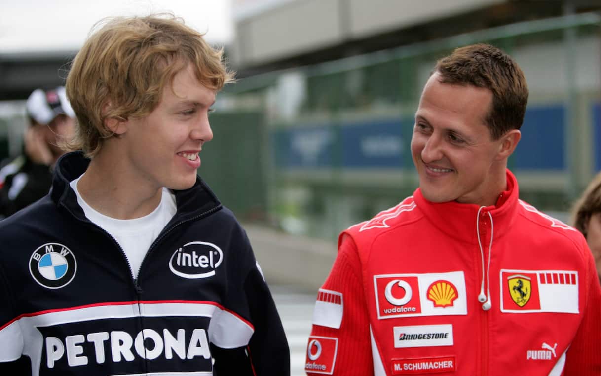 https://sport.sky.it/assets/images/c1ec3d573c5b3386ea1ef4f0d16b4e82d871acfc/skysport/it/motori/formula-1/2025/03/29/vettel-ferrari-primo-gran-premio-storia/vettel_GETTY_schumacher.jpg?im=Resize,width=1218