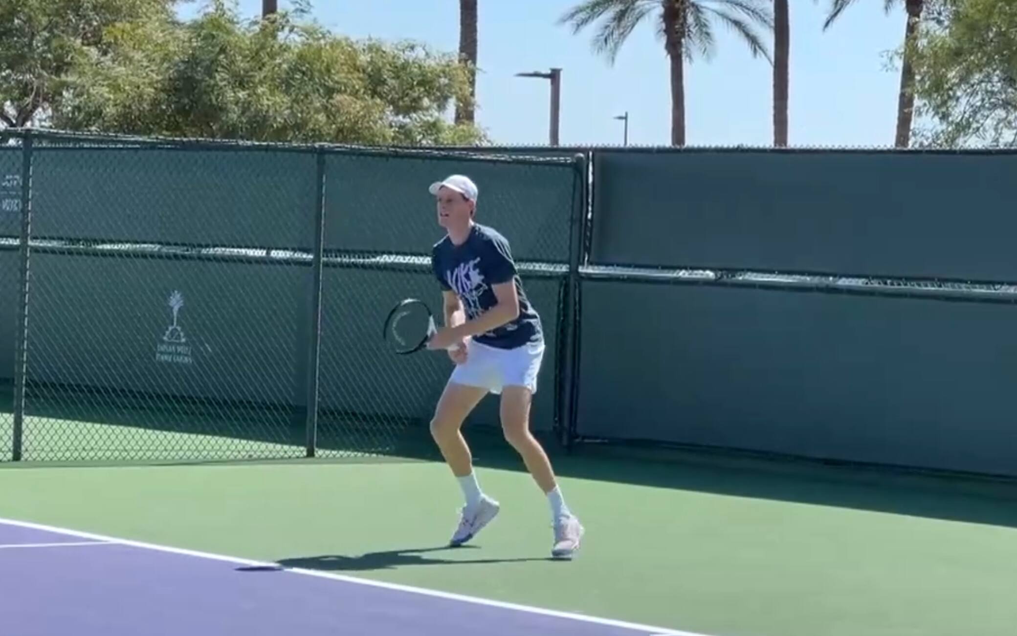 Sinner, l'allenamento alla vigilia del match contro Tien all'Atp Indian Wells. VIDEO