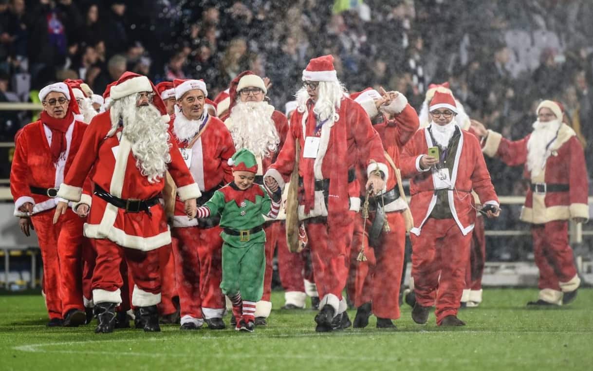 https://sport.sky.it/assets/images/c23de0f18ac733c742d651d35564346fe1b4dcc1/skysport/it/calcio/serie-a/2025/12/25/natale-serie-a-programma-squadre/calcio_getty_babbo_natale_campo_generico.jpg?im=Resize,width=1218