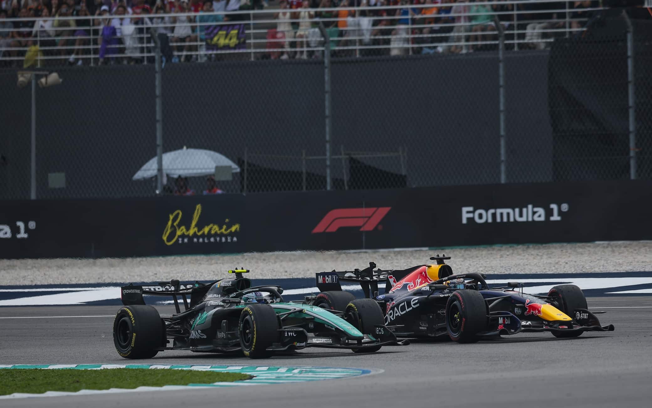 GP Bahrain, lotta serrata tra Antonelli e Verstappen a Sepang. VIDEO