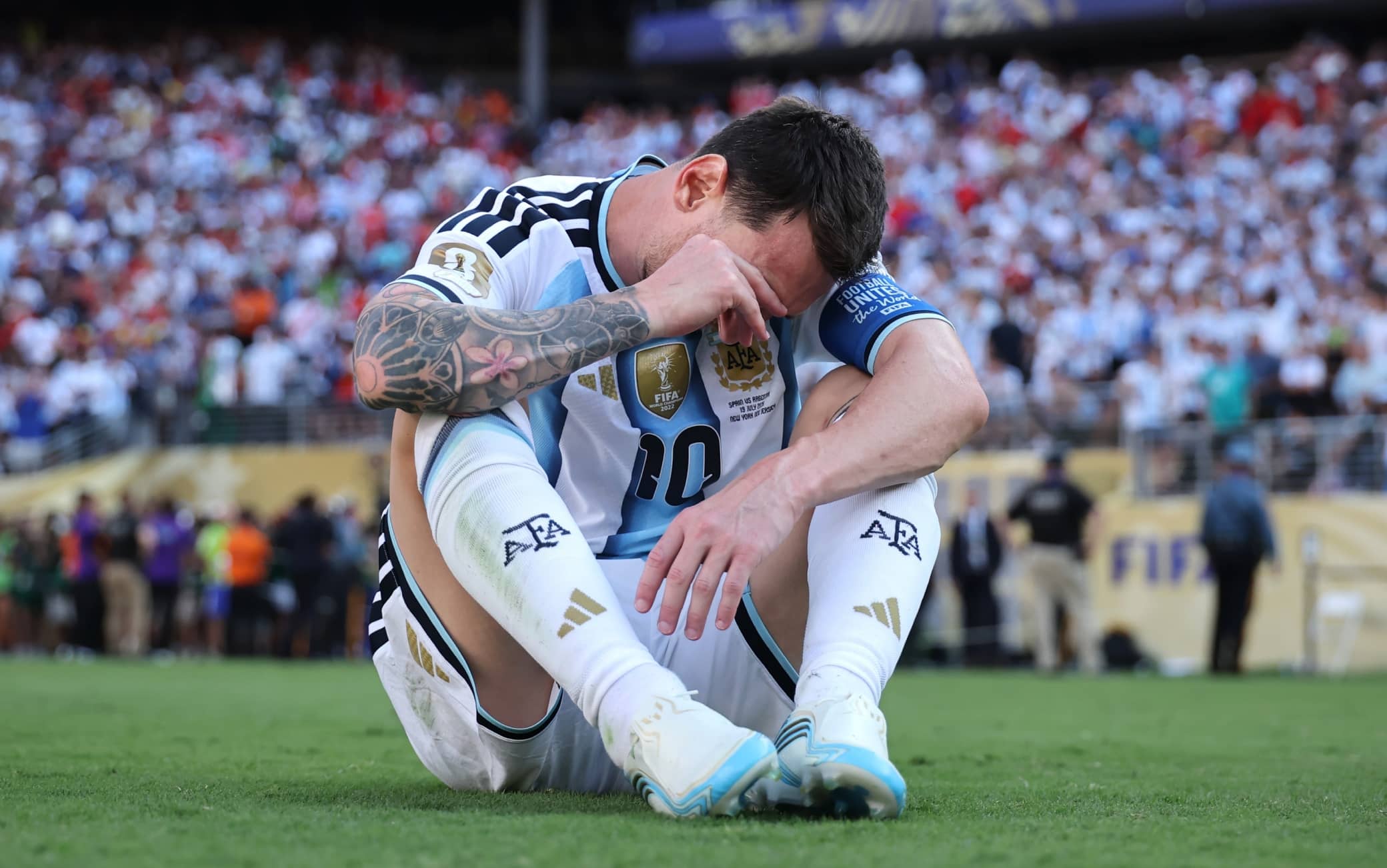 Messi, la delusione dopo Spagna-Argentina: le foto