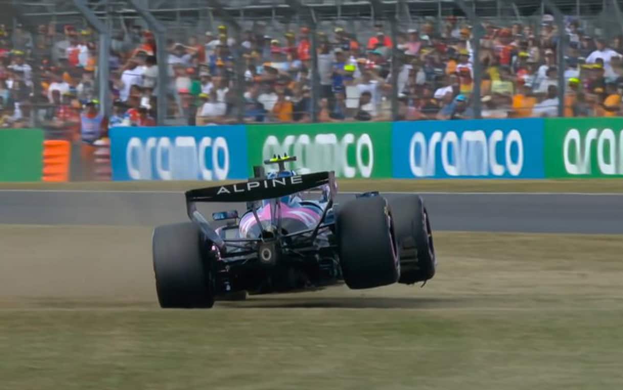 https://sport.sky.it/assets/images/c2fc537827c48fb869306c95020a4a425ff61a2f/skysport/it/motori/formula-1/video/2026/07/04/calapinto-gp-silverstone-incidente-qualifiche-video-1109624/WhatsApp_Image_2026-07-04_at_5.30.15_PM.jpeg?im=Resize,width=1218